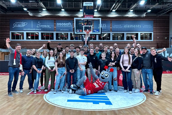 Gruppenbild Azubis bei Baskets