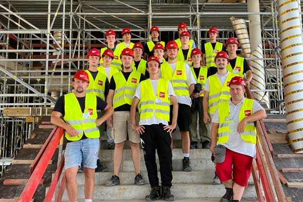 Azubis zu Besuch bei ZEISS-Baustelle